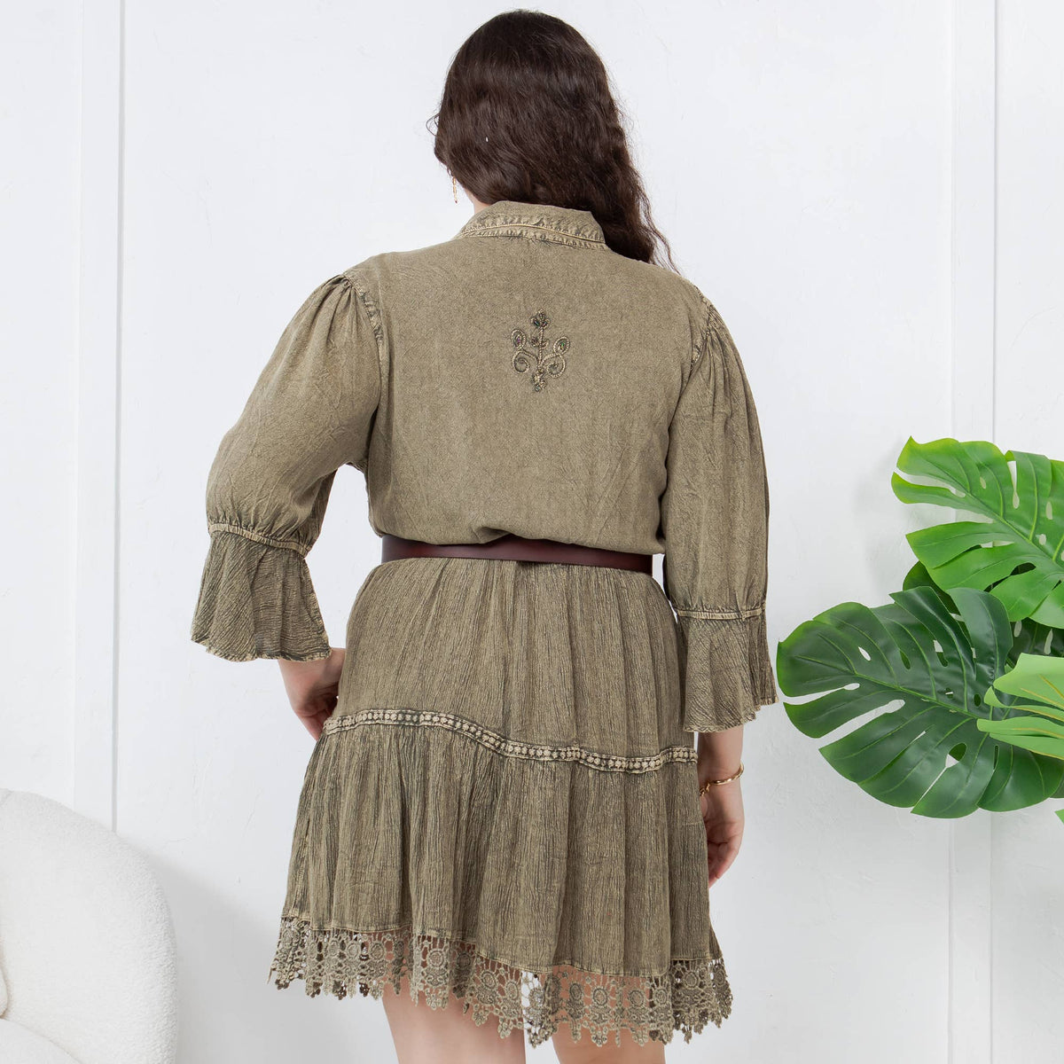 Vintage Romance: Stone-Washed Baby Doll Dress with V-Neck