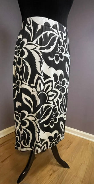 31" Lined Pencil Skirt in Noir Floral